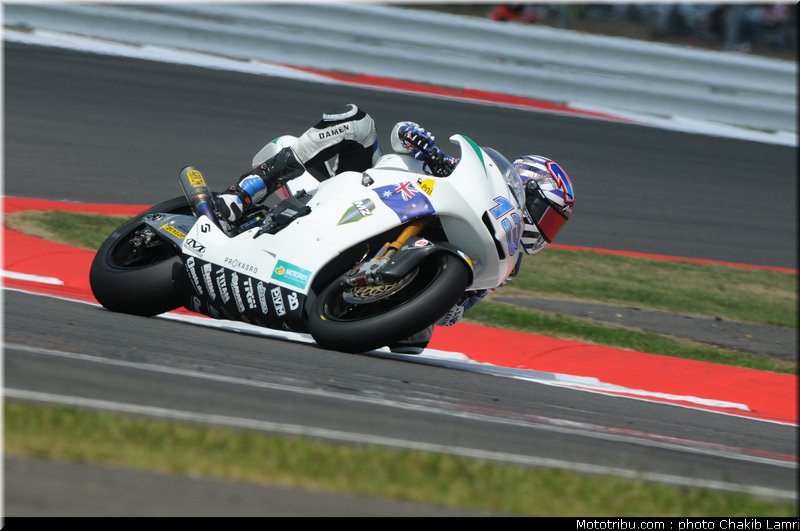 moto2_west_4_angleterre_silverstone_2011