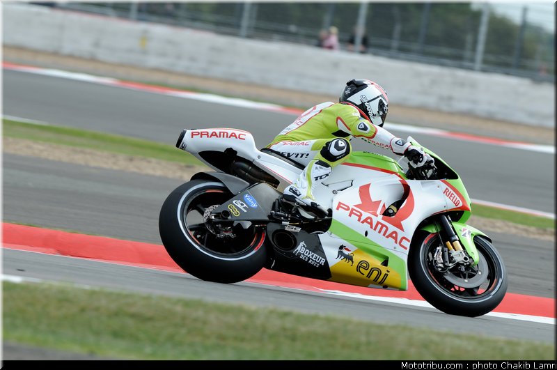 motogp_de_puniet_02_angleterre_silverstone_2011