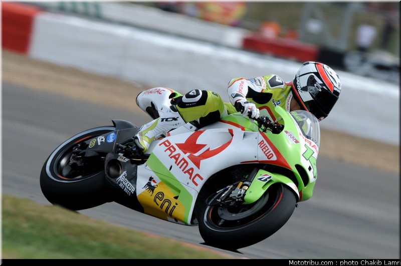 motogp_de_puniet_03_angleterre_silverstone_2011