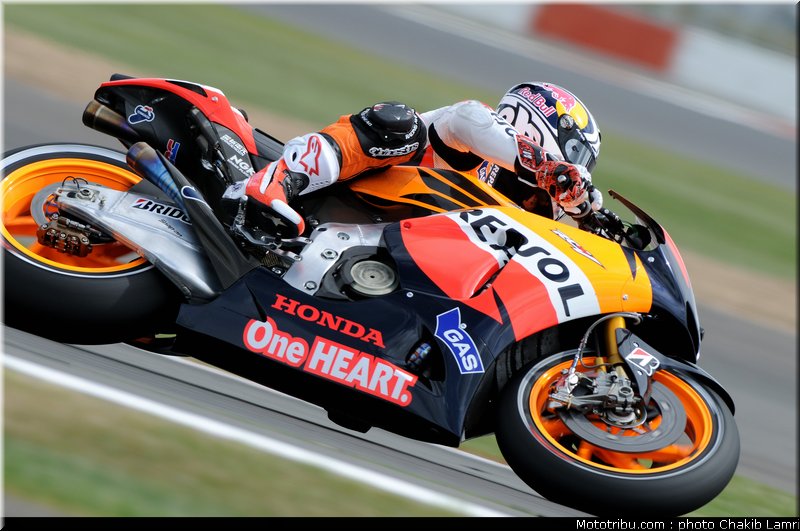 motogp_dovizioso_01_angleterre_silverstone_2011