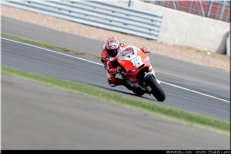 motogp_hayden_01_angleterre_silverstone_2011