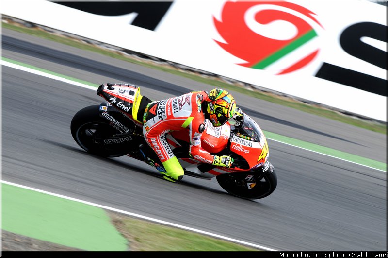 motogp_rossi_07_angleterre_silverstone_2011