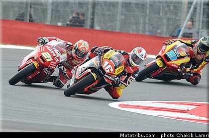 moto2_005_angleterre_silverstone_2011.jpg