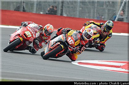 moto2_006_angleterre_silverstone_2011.jpg