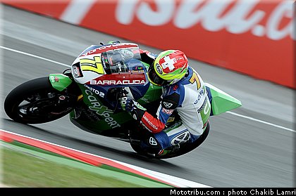 moto2_aegerter_01_angleterre_silverstone_2011.jpg