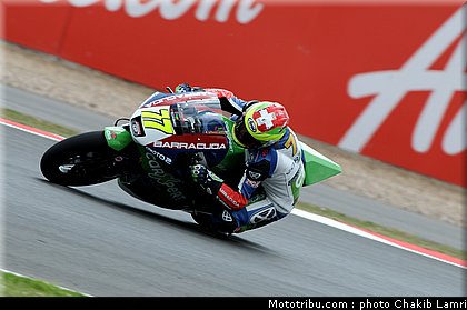 moto2_aegerter_02_angleterre_silverstone_2011.jpg