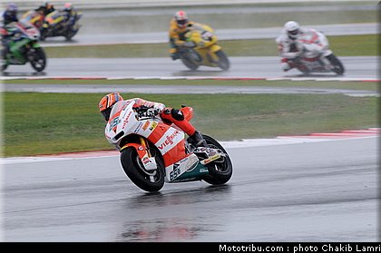 moto2_bradl_10_angleterre_silverstone_2011.jpg