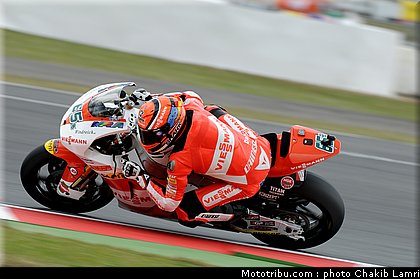 moto2_bradl_1_angleterre_silverstone_2011.jpg