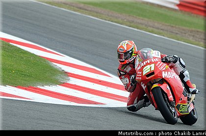 moto2_fores_1_angleterre_silverstone_2011.jpg