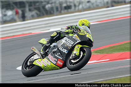 moto2_iannone_07_angleterre_silverstone_2011.jpg