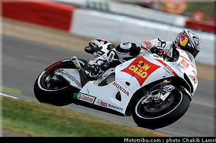 motogp_aoyama_2_angleterre_silverstone_2011.jpg