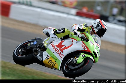 motogp_de_puniet_03_angleterre_silverstone_2011.jpg
