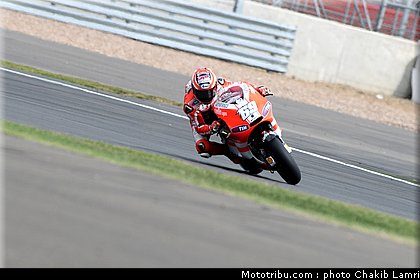 motogp_hayden_01_angleterre_silverstone_2011.jpg