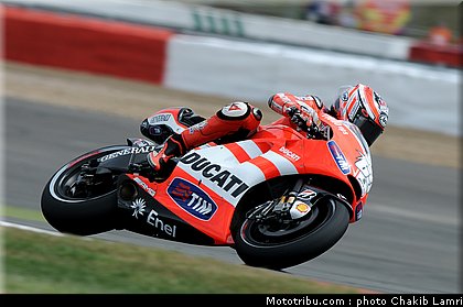 motogp_hayden_02_angleterre_silverstone_2011.jpg