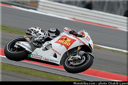 motogp_simoncelli_04_angleterre_silverstone_2011.jpg