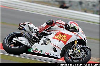 motogp_simoncelli_06_angleterre_silverstone_2011.jpg