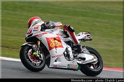 motogp_simoncelli_08_angleterre_silverstone_2011.jpg