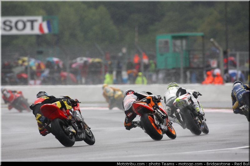 moto2_001_angleterre_silverstone_2011
