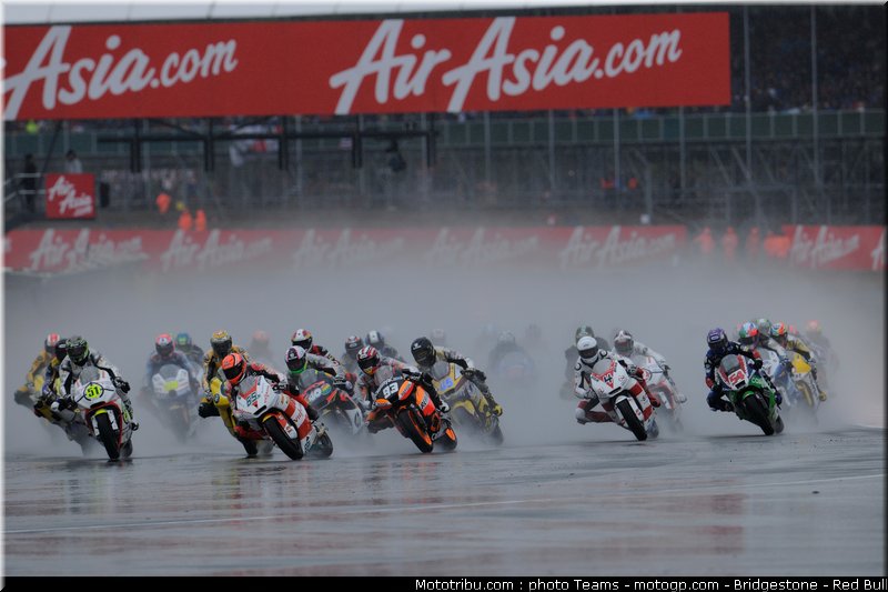 moto2_025_angleterre_silverstone_2011