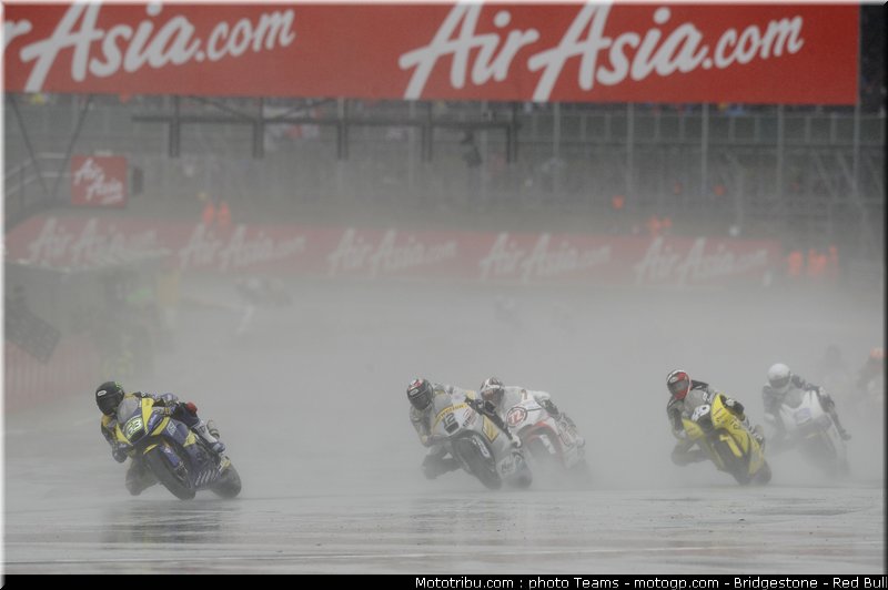 moto2_028_angleterre_silverstone_2011