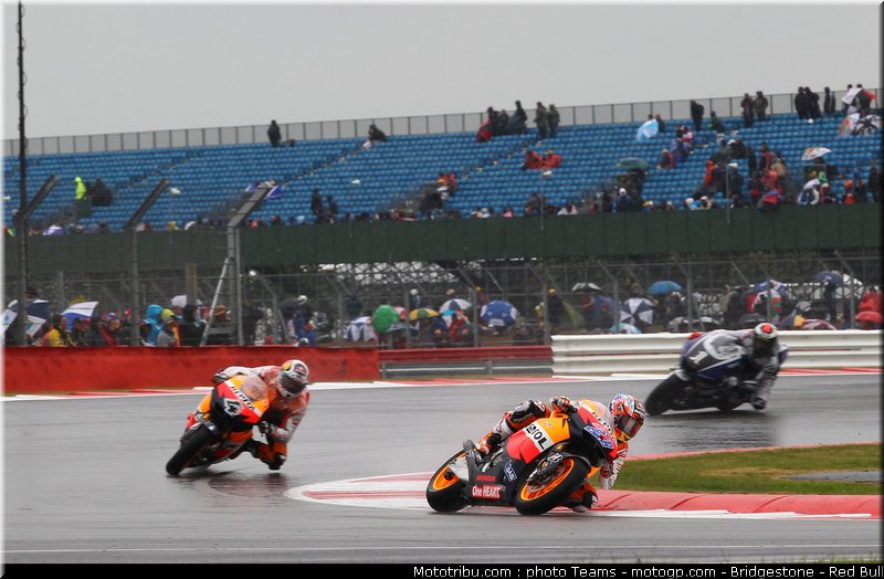 moto2_047_angleterre_silverstone_2011