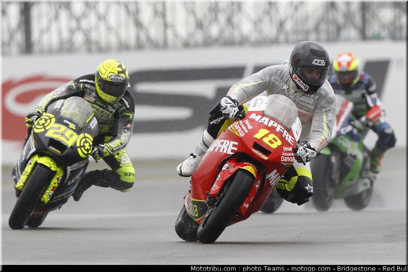 moto2_054_angleterre_silverstone_2011