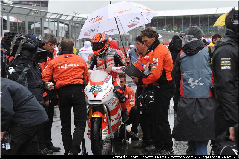 moto2_bradl_02_angleterre_silverstone_2011