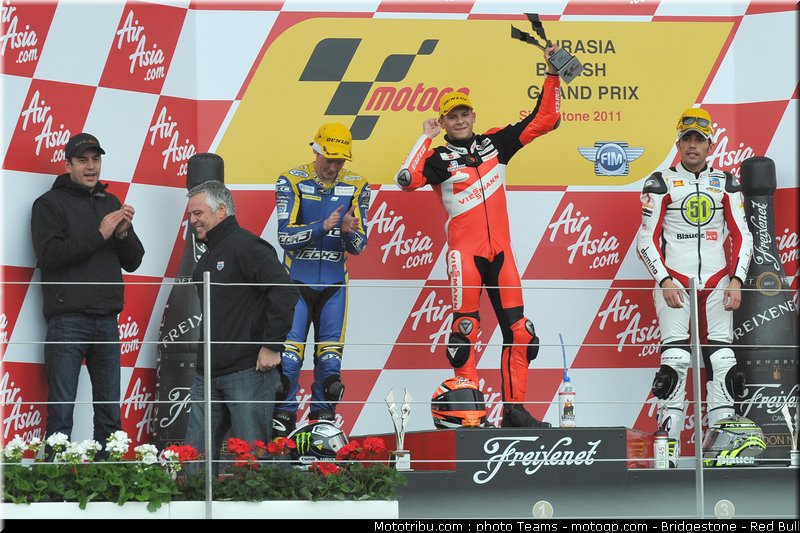 moto2_bradl_03_angleterre_silverstone_2011