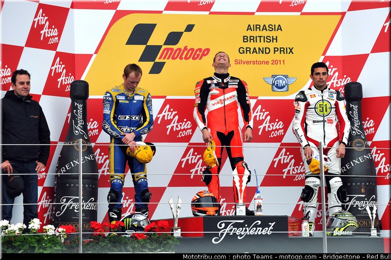moto2_bradl_04_angleterre_silverstone_2011