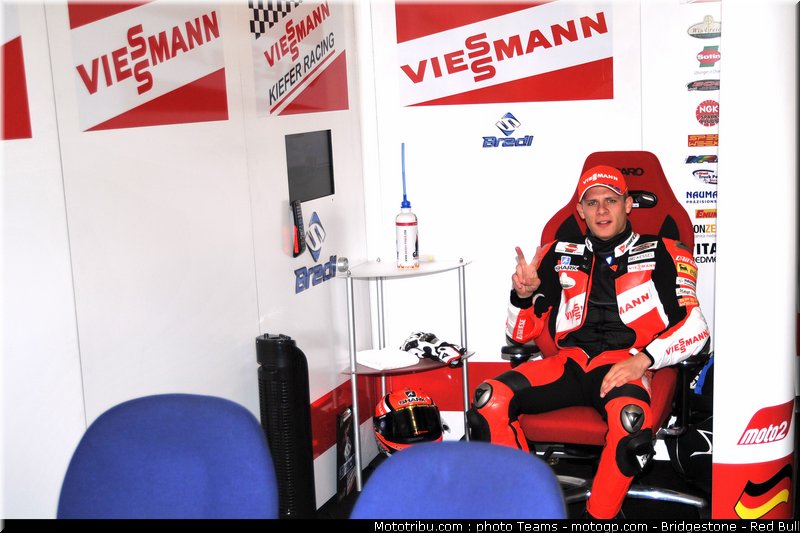 moto2_bradl_05_angleterre_silverstone_2011