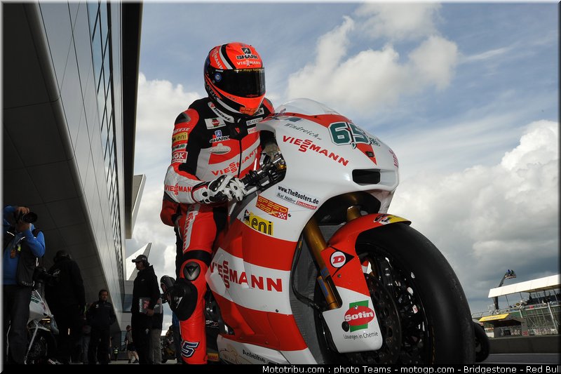 moto2_bradl_06_angleterre_silverstone_2011