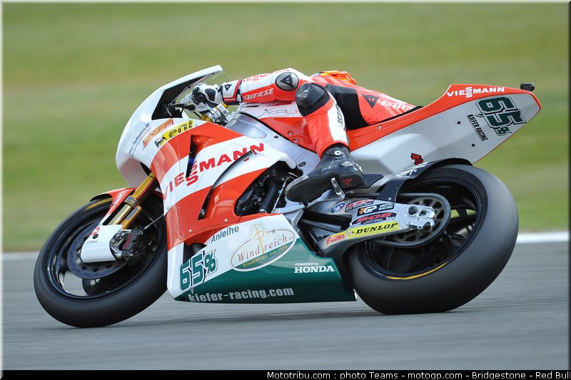 moto2_bradl_11_angleterre_silverstone_2011