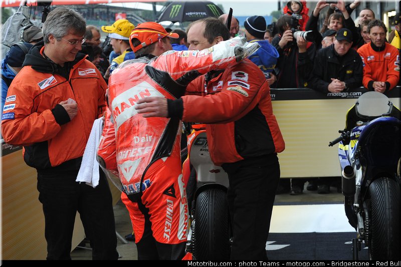 moto2_bradl_17_angleterre_silverstone_2011