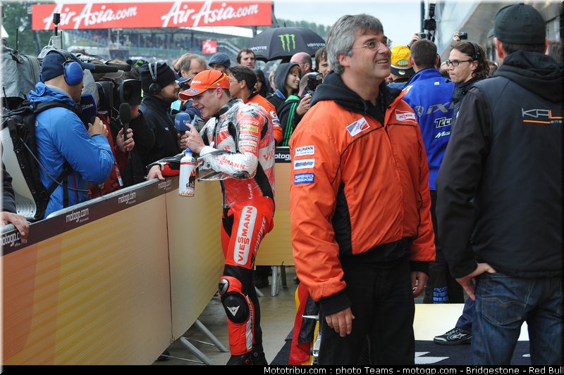moto2_bradl_18_angleterre_silverstone_2011