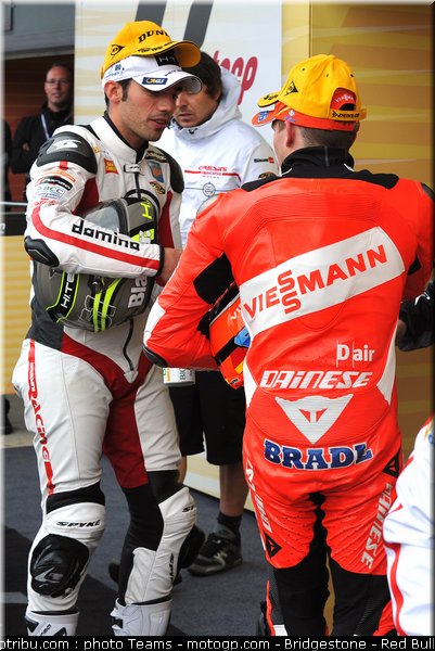 moto2_bradl_19_angleterre_silverstone_2011