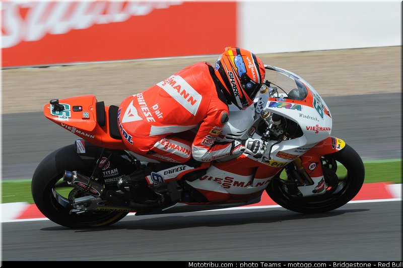 moto2_bradl_20_angleterre_silverstone_2011