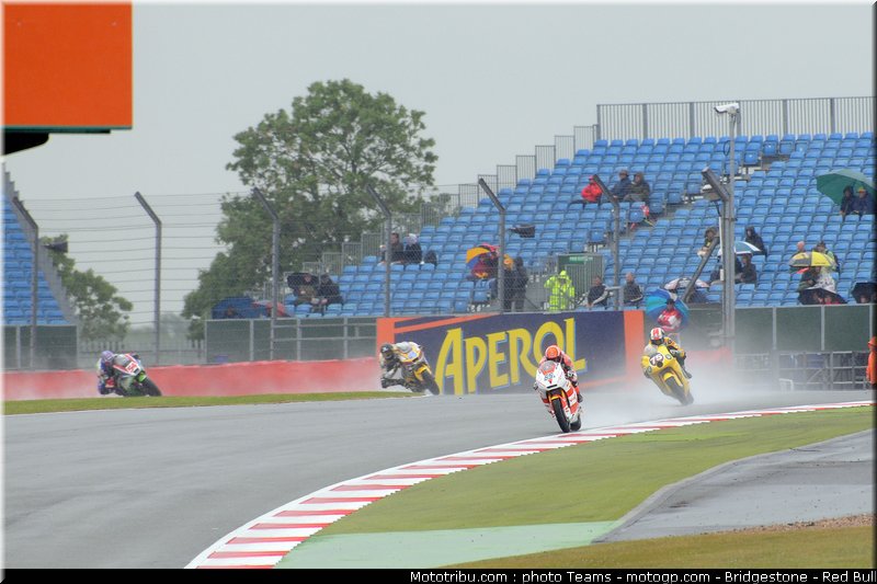 moto2_bradl_22_angleterre_silverstone_2011