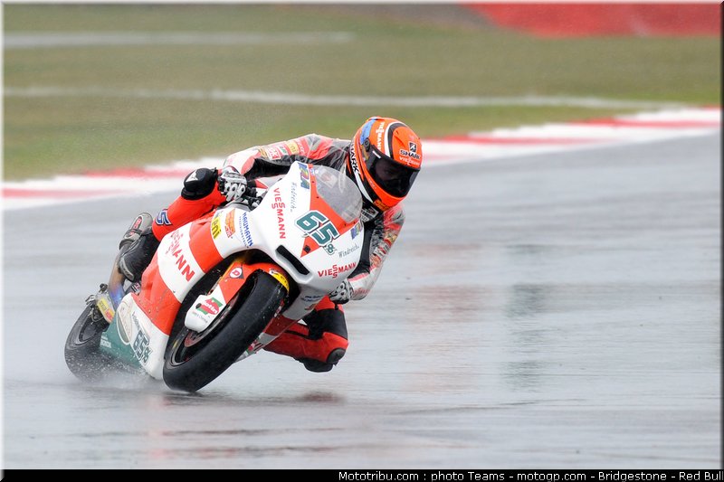 moto2_bradl_24_angleterre_silverstone_2011