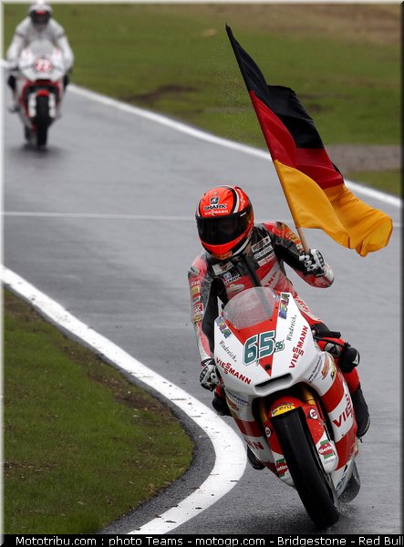 moto2_bradl_28_angleterre_silverstone_2011