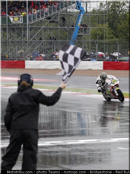 moto2_pirro_28_angleterre_silverstone_2011