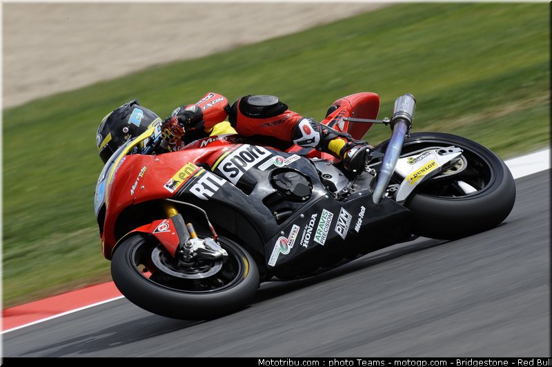 moto2_simeon_01_angleterre_silverstone_2011