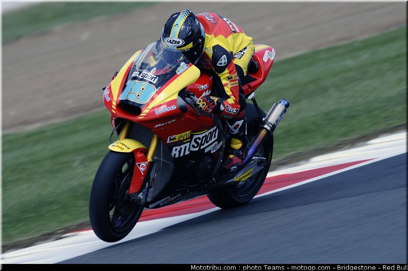moto2_simeon_17_angleterre_silverstone_2011
