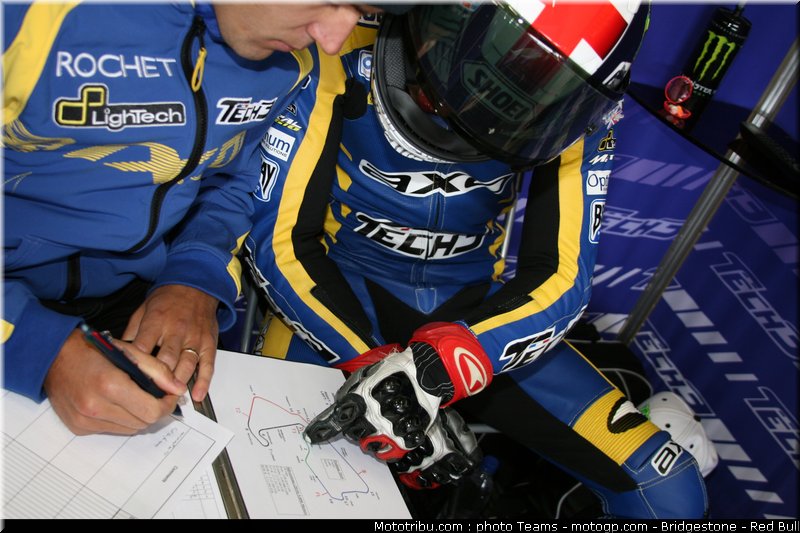 moto2_smith_02_angleterre_silverstone_2011
