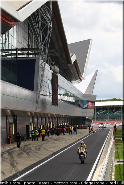 moto2_smith_12_angleterre_silverstone_2011