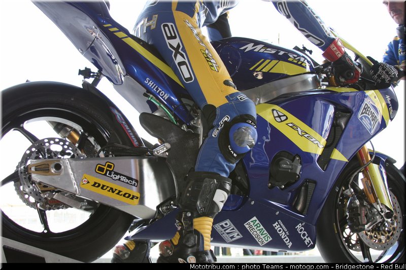 moto2_smith_16_angleterre_silverstone_2011