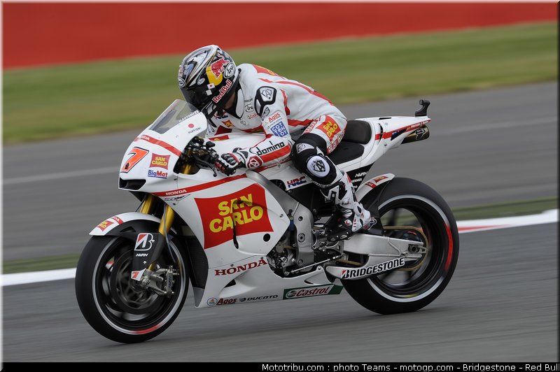 motogp_aoyama_03_angleterre_silverstone_2011