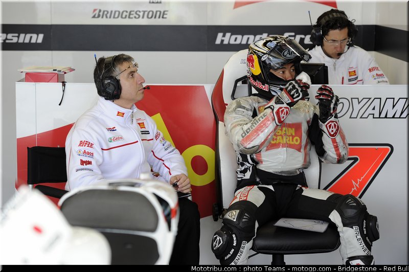 motogp_aoyama_08_angleterre_silverstone_2011