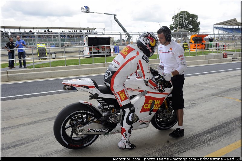 motogp_aoyama_15_angleterre_silverstone_2011