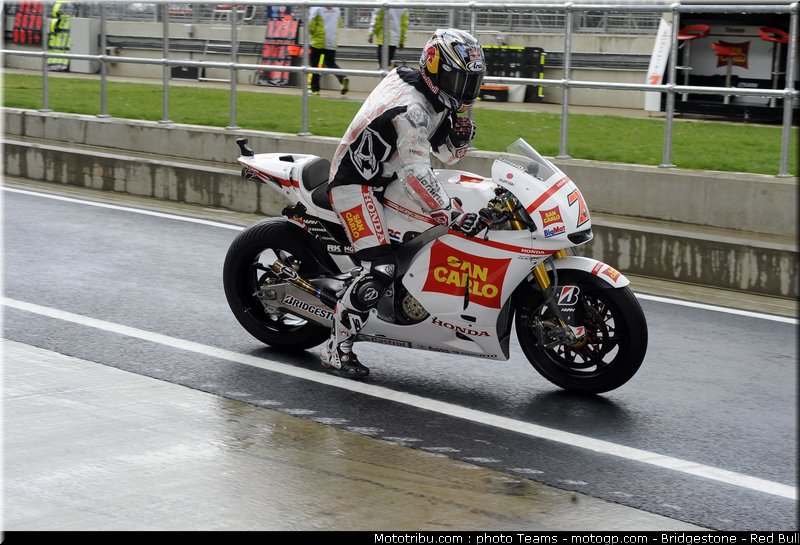 motogp_aoyama_17_angleterre_silverstone_2011