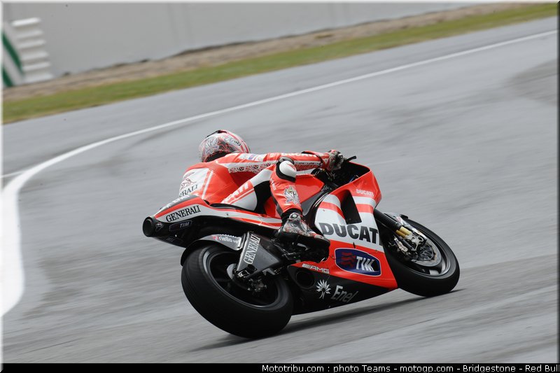 motogp_hayden_01_angleterre_silverstone_2011